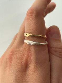 minimalistic and cute ring
it smiles back to you!
each ring is hand sculpted from modeling wax and casted in silver, each one is unique Wax Casted Rings, Wax Ring Design, Lost Wax Rings, Wax Ring Carving Ideas, Wax Carving Ring, Lost Wax Casting Rings, Wax Carved Ring, Wax Casting Jewelry, Wax Carving Jewelry