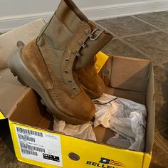 Combat Boots Size 5 W (In Men) This Will Fit Girls Size 7- 7 1/2. Bnwt Mens Hunting Boots, Jungle Boots, Military Combat Boots, Waterproof Leather Boots, Roper Boots, Chukka Boots Men, Black Timberlands, Steel Toe Boots, Men’s Boots