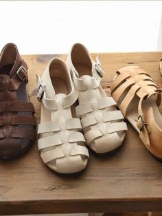 Upper Material: Cowhide/Calf Sole Material: Rubber Heels: Flat Toe: Round Toe Closure Type: Buckle Strap Gender: Female Lining Material: Pigskin Heel Height: 1cm Season: Summer Weight: 1.250 kilogram #sandals #shoes #flats #leather Casual T-strap Sandals, Casual Beige T-strap Sandals, Casual T-strap Sandals With Buckle Closure, Adjustable T-strap Sandals For Summer, Adjustable T-strap Sandals For Everyday Summer Wear, Casual T-strap Sandals For Summer, Summer Everyday T-strap Sandals, T-strap Sandals For Everyday Summer Wear, Casual T-strap Sandals For Spring