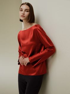 This minimalist top showcases our 30 Momme Mulberry Silk which ensures the breathability and softness. A refined iteration of wear-forever shirting, this long-sleeve style is crafted for a collarless design. The minimal style features a back slit design and deliveries incredible glossiness, which makes it a modern essential. It is suitable for casual and business which can be paired with any bottoms. Silk Blouses For Women, Red Silk Top, Red Silk Blouse, Minimalist Top, Silk Bedding Set, Silk Clothes, Silk Nightwear, Silk Sheets, Shirt Blouses Women's