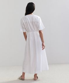 Day Dress WhiteIn soft linen with a lived-in feel, the Day Dress brings a vintage-inspired refinement to your most casual days.100% linen.Made in China. Drop Shoulder Dress, Ladies Day Dresses, Jenni Kayne, Dress Silhouette, Day Dress, Large Size Dresses, Color Khaki, Made In China, Classic Shirt