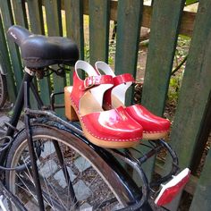 NEW WOODEN + LEATHER CLOGS Brown Clogs Sandals for Women MEDIUM HIGH heals ergonomic wooden sole and leather. made to order. Available in sizes 36-41. For other sizes please contact me EUR 35 l UK 2.5 l AUS 4.5 l USA 5 l up to 22.3cm l 8.78 inches EUR 36 l UK 3.5 l AUS 5.5 l USA 6 l up to 23cm l 9.02 inches EUR 37 l UK 4 l AUS 6 l USA 6.5 l up to 23.7cm l 9.33 inches EUR 38 l UK 5 l AUS 7 l USA 7.5 l up to 24.5cm l 9.65 inches EUR 39 l UK 6 l AUS 8 l USA 8.5 l up to 25.3cm l 9.96 inches EUR 40 l Spring Red Clogs With Wooden Heel, Red High Heel Casual Clogs, Casual Red High Heel Clogs, Red Clogs With Wooden Heel For Summer, Red Summer Clogs With Wooden Heel, Red Mules With Wooden Heel, Red Mules With Wooden Open Heel, Red Open Heel Mules With Wooden Heel, Red Sandals With Wooden Block Heel