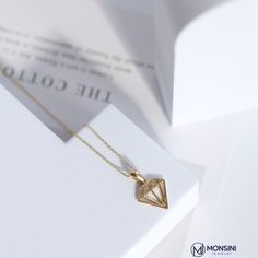 Star Outline, Beautiful Gold Necklaces, Minimal Necklace, Gold Charm Necklace, Tiny Diamond, White Gold Necklaces, Charm Pendant Necklace, Christmas Gifts For Women, Birthday Gifts For Women