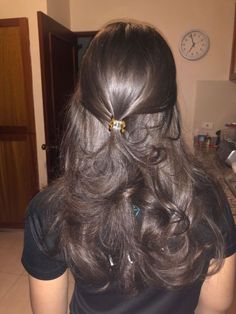 Heatless Curls Aesthetic, Perfect Hair Aesthetic, Curled Hair Aesthetic, Long Hair Inspo Brunettes, Brunette Hair Aesthetic, Haircuts Aesthetic, Where To Buy Dresses, Dark Hair Hairstyles, Brunette Aesthetic