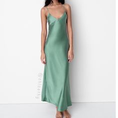 Zara Green Satin Maxi Dress! Size M! Adjustable Straps. Beautiful Silky Dress. Reformation Alene Silk Dress, Velvet Lace Dress, Midi Dress Green, Mesh Maxi Dress, Midi Slip Dress, Silky Dress, Crochet Halter Tops, Satin Maxi, Satin Maxi Dress