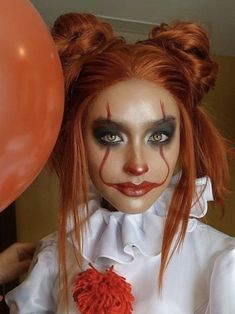 Hallowen Schminke, Pennywise Halloween Costume, Pelottava Halloween, Halloween Makeup Clown, Clown Halloween Costumes, Halloween Fest, Cute Halloween Makeup, Halloween Coustumes, Halloween Makeup Pretty