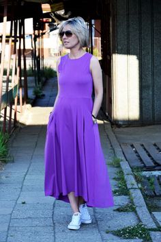 Long dress made of 100% cotton with fitted top and high waist. Sleeveless, with side pockets, wide skirt with longer back. Perfect for any styling. Size (length of the back / length of the front / bust / waist) US --- UK --- EU/DE 4 ------ 6 ------34/XS (130/119/84/68) 6 ----- 8 ------ 36/S (130/119/88/72) 8 ----- 10 ----- 38/M (131/120/92/76) 10 ---- 12 ----- 40/L (132/121/96/80) 12 ---- 14 ----- 42/XL (132/121/100/84) 14 ---- 16 ------44/XXL (132/121/104/88) dimensions in cm. 100% cotton Are y Summer Purple Dresses With Pockets, Purple Cotton Sleeveless Maxi Dress, Purple Cotton A-line Dress, Purple Sleeveless Cotton Maxi Dress, Fitted Purple Cotton Maxi Dress, Purple Full Skirt Dress For Spring, Wide Skirt, Audrey Dress, Violet Dresses