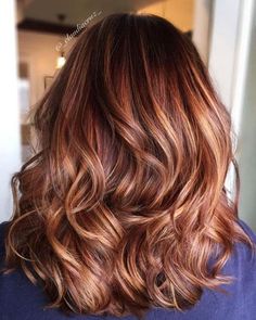 Auburn Balayage, Hair Color Caramel, Medium Curly Hair Styles, Red Highlights, Burgundy Hair, Trendy Hair Color