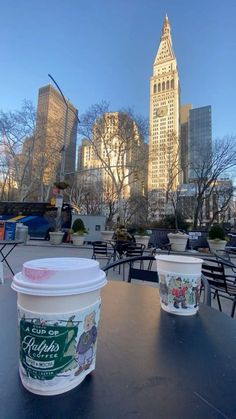 Ralphs Coffee Nyc Aesthetic, Winter Nyc Aesthetic, Christmas In New York Wallpaper, New York Xmas, Nyc Christmas Aesthetic, Coffee In New York, Nyc Xmas, Nyc January, Nyc Birthday