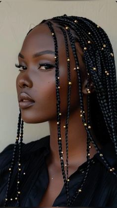 Box braids with beads African Culture Hairstyles, Knotless Braids Accessories, Twists With Shells, Trendy Braided Hairstyles Black, Fairy Braids Hairstyles Black, Black Protective Hairstyles Natural, Long Braids Hairstyles For Black Women, Diy Hair Styles Black Women, Afro Shapes For Women