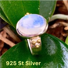 925 Sterling Silver & Genuine Gemstone Ring * Size: 10 Us * Weight: 7.9 Grams * Metal: Sterling Silver, 925 Parts Per 1000 * Decorate With Brass * Main Stone Shape: Oval Cabachon * Stone: Natural Rainbow Moon Stone * Made In India * Brand New Slight Color Variation Can Differ Due To Quality Of The Picture. Thank You For Your Business. Sterling Silver White Birthstone Jewelry, White Sterling Silver Jewelry With Birthstone, Classic White Moonstone Ring In Sterling Silver, White Moonstone Ring In Sterling Silver, White Moonstone Classic Jewelry, Classic White Moonstone Jewelry, White Moonstone Jewelry Stamped 925, White Sterling Silver Jewelry With Gemstone, White Gold Moonstone Ring Stamped 925