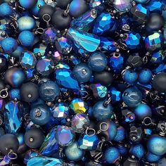 Beautifyl bead dangle charm mix in gothic style colors: sparkly blue and black. Whimsigoth Style, Rustic Wedding Rings, Suspenders For Women, Goth Jewelry, Witchy Jewelry, Jewelry Kits, Gifts For New Dads, Jewelry Wire, Acrylic Charms