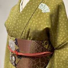 Welcome to my shop the vintage Japanese obi belt, kimono. One by one, made by hand, the only one of its kind in the world. This is an original Japanese vintage kimono. It fits any size and is perfect for winter and autumn as it is an unlined Hitoe Kimono. We sell only kimonos. The obi and obijime used in the photo are not included. The colors in the 3rd and 4th photos are the closest to the actual colors. It is cleaned and in very good vintage condition. Like new Details 👘 Check the last picture ⇒Condition sheet Why should you by from us? Our Kimonos have a history and a story to tell. They are original Japanese vintage and therefore of the finest quality and sustainable on top. We clean our kimonos to get rid of the dust and smell of the past and make them ready to wear. Because that's t Japanese Obi Belt, Belt Kimono, Japanese Obi, Kimono Obi, Present For Mom, Mode Kimono, Kimono Vintage, Obi Belt, Japanese Vintage