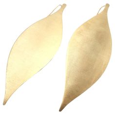 18k Yellow Gold Long Giant Leaf Dangle Earrings by H. Stern. The Rare Authentic H. Stern 18k Yellow Gold Large Giant Leaf Dangle Earrings are a remarkable piece of jewelry. Crafted from 18k yellow gold, these earrings feature intricate and oversized leaf designs that dangle gracefully. The combination of the precious metal and the eye-catching design makes these earrings a unique and stunning accessory, sure to make a bold statement wherever they are worn. Details: Measurements: 109mm x 35mm Weight: 27.7 grams Stamped Hallmarks: H. Stern Hallmarks 750 *Free Shipping within the United States* YOUR PRICE: $7,500 Ti963toed Leaf Designs, Pave Diamond Band, Pearl And Diamond Ring, Sapphire Band, Snake Earrings, Diamond Rings Bands, Yellow Gold Earring, Precious Metal, Etsy Earrings Dangle