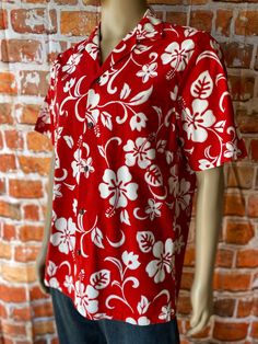 "Vintage RJC ltd. hawaiian men's red shirt floral print size large. Excellent condition, front pocket, 100% cotton. Made in Hawaii, Usa. Please, check carefully the measurements, photos and description of the article before buying it, we do not accept changes or returns. Measuraments lying face down from outside: 21\" Across chest underarm to underarm. 18 1/2\" Shoulder seam to seam.. 10\" Sleeve length from shoulder seam to cuff. 30\" Long, front middle top to bottom. Let me know if you have an Red Hawaiian Shirt, Polo Outfit Men, Vergil Dmc, Hawaiian Men, Disney Bounds, Floral Hawaiian Shirt, Hawaii Usa, Favorite Boots, Floral Print Shirt