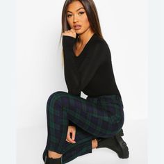 Elevate Your Wardrobe With These Stunning Boohoo Plaid Pants. The Trousers Come In A Slim Fit With A High Rise Waist, Making Them Perfect For Any Occasion. The Side Zip Closure Adds A Touch Of Modernity To The Design, While The Pleated Front Gives A Classic Touch. Made Of Lightweight Polyester Twill, These Pants Are Perfect For Travel, Weddings, Parties, And Even Workwear. The Multicolor Plaid Pattern Adds A Pop Of Color To Your Outfit, And The Slimming And Crop Features Enhance Your Silhouette. Plaid Pants Outfit, Fall Winter Wardrobe, Jumpsuit Trousers, Plaid Pants, Women's Wardrobe, Pants Trousers, Winter Wear, Pants Outfit, Winter Wardrobe