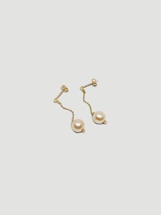 DESCRIPTIONAs a part of our Pearl Collection, these earrings pay homage to a timeless and classic adornment, the pearl. These 14k yellow gold drop earrings feature cultured, freshwater pearls and a sparkly chain that is guaranteed to glisten when it hits the light. Polish off your evening look with these fun and dangly earrings, which pair perfectly with The Hanging Pearl Huggies + The Pearl Studs. DETAILS - 14k gold and freshwater pearls- full earring length: 40mm Pearl Huggies, 14k Yellow Gold Drop Earrings, Yellow Gold Drop Earrings, Chain Drop Earrings, Pearl Collection, Dangly Earrings, The Pearl, Gold Drop Earrings, Pearl Studs