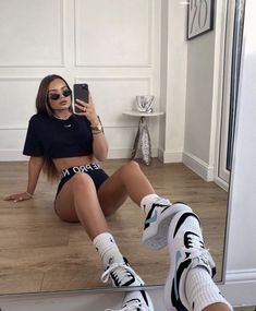 Danielle Metz, Modele Fitness, Foto Tips, Negroni, Cute Comfy Outfits, Streetwear Fashion Women, Sporty Outfits, A Mirror, Fashion Streetwear