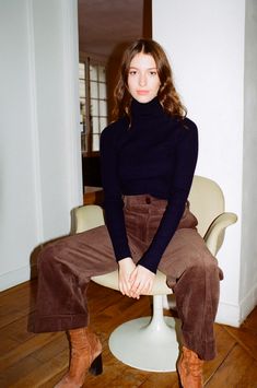 Velvet Pants Outfit, French Style Clothing, Earthy Style, Cool Winter, Fall Winter Outfits, Minimalist Fashion, Autumn Winter Fashion, Chic Outfits, Winter Outfits