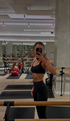 Pilates Barre Workout, Workout Pilates, Sporty Fashion, Pilates Barre, Effective Workout Routines, Gym Workout Outfits, Daily Outfit Inspiration