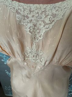 Vintage Negligee, Creamy Oatmeal, Beautiful Nightgown, Women's Nightgowns, Oatmeal Color, Pajama Robe, Nightgowns, Vintage Lace, Night Gown