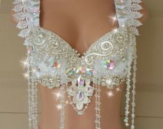 Made to Order custom bra top with a white sensation theme.  -Great to wear with any type of bottom!  - Production time is about 1 to 2 weeks. Faster Processing time is available for additional fee.  - Handmade in the USA.  =============================================&#x3... Bling Bra, Mermaid Bra, Rhinestone Bra, Edc Outfits, Winter Princess, Belly Dance Outfit, Rave Bra, Belly Dance Costume, Lingerie Costume