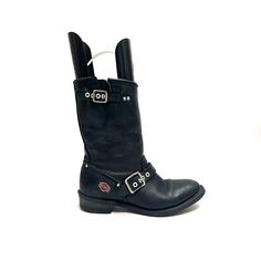 Vintage 1990s women's black leather buckle moto biker boots by Harley-Davidson. Features black leather uppers, rounded toe, adjustable buckle strap across top of vamp and top of shaft, mid calf rise, flat tops, and short block heel. Excellent vintage condition.   Heel to toe (inside shoe): 9.375 inches  Ball of foot (bottom of sole): 3.875 inches  Heel height: 1.25 inches  Shaft height: 8.875 inches  Circumference: 12 inches  Size 6.5/7 (unmarked, refer to measurements for best fit) Black Moto Boots, Inside Shoes, Biker Boots, Leather Buckle, Moto Boots, Black Leather Boots, Boots Black, Boot Shoes Women, Mid Calf