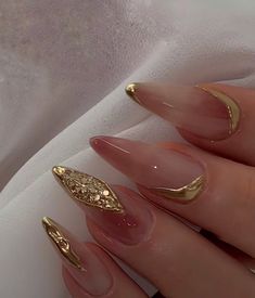 Maquillage Yeux Cut Crease, Elegant Touch Nails, Bling Bottles, Shape Nails, Milky Nails, Asian Nails, Gold Nail, Casual Nails, Classy Acrylic Nails