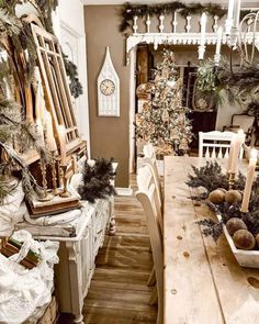 Craft Booths, Farmhouse Christmas Decor Ideas, Decor Living Room Ideas, Christmas Decorations Living Room, Shabby Chic Christmas, Craft Booth, Chic Christmas