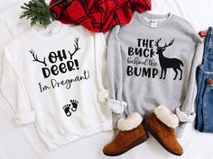 New Parents Christmas Pregnancy Crewneck Sweatshirts, Holiday Gender Reveal Outfit, His and Hers Family Xmas Pajamas, Funny Pregnant Couple Christmas Party T-Shirt ✧ SIZING ✧ ⋒ Please check our size chart before placing an order. ⋒ If you want an oversized look, pick a sweatshirt that is 2 sizes larger than your usual size. ✧ IMPORTANT NOTE: We try to depict all shirt and design colors as close to the original as possible but depending on your screen settings or the shirt color you chose, the co San Jose, Holiday Gender Reveal, Couples Pregnancy Announcement, Gender Reveal Outfit, Western Baby Clothes, Fun Baby Announcement, Maternity Shirts, Cute Pregnancy Announcement