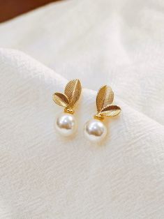 This pair of pearl drop earrings are made of high quality Swarovski pearls in 14k plated gold. The unique shape is inspired by the leaves in the spring, when they are dainty and fresh. Why not make them the fun piece in your collection as well? The versatile piece will go with different outfits, from daily outfits to the summer wedding.  ✨ SHIPPING INFORMATION * 3-5 days processing time for all orders   * CANADA: - Free shipping DOES NOT include tracking. Shipped with Canada Post LetterMail. 1-3 Elegant White Leaf-shaped Earrings, Elegant Gold Plated Leaf-shaped Earrings, Elegant Gold Plated Leaf Earrings, Elegant Leaf-shaped Gold Plated Earrings, Gift For Her Birthday, Canada Post, Swarovski Pearls, Pearl Drop Earrings, Pearl Drop