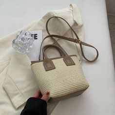 SPECIFICATIONSBrand Name: NoEnName_NullHandbags Type: Shoulder BagsTypes of bags: Shoulder & Crossbody BagsMain Material: StrawLining Material: POLYESTERShape: BucketPlace Of Origin: HE BEI ProvincePlace Of Origin: HE BEI ?ProvinceOrigin: Mainland ChinaCN: HebeiHardness: SOFTPattern Type: SolidInterior: Cell Phone PocketDecoration: noneExterior: noneOccasion: partyClosure Type: zipperGender: WOMENStyle: fashionModel Number: TNumber of Handles/Straps: Single Casual Brown Portable Satchel, Trendy Shopping Bucket Bag, Chic Satchel Bucket Bag, Trendy Handheld Bucket Bag For Daily Use, Summer Large Capacity Phone Bag For Daily Use, Casual Satchel Phone Bag With Detachable Strap, Trendy Satchel With Mobile Phone Bag For Errands, Casual Phone Bag With Detachable Strap, Satchel Shape, Portable Crossbody Bucket Bag For Shopping