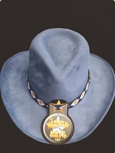 Este sombrero es para mujeres. El color es azul y viene en tallas S, M, y L Blue Western Hat For Kentucky Derby, Blue Wide Brim Hat For Rodeo, Blue Hats For Rodeo And Kentucky Derby, Blue Fedora For Kentucky Derby And Country Events, Western Blue Wide Brim Sun Hat, Blue Brimmed Sun Hat For Rodeo, Blue Rodeo Hat With Curved Brim, Western Blue Sun Hat With Flat Brim, Western Style Blue Sun Hat With Flat Brim