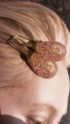 ANTIQUE gold plated,wonderful carved lucite drops Head Ring, Bohemian Summer, Cameo Ring, Tory Burch Miller Sandal, Antique Gold, Beautiful Necklaces, Tory Burch, Etsy Earrings, Dangle Drop Earrings