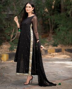 Long Shirt Design For Women Pakistani, Eid Dress Designs Ideas 2024, Long Kameez Design, Long Shirts For Women Pakistani, Long Kameez, Dress Design Pakistani, Velvet Dress Designs, Latest Dress Design, Womens Trendy Dresses