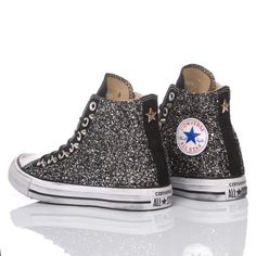 Converse All Star Glitter Black, a women's sneakers with an all-new, distinctive look. Covered in black glitter on both sides and finished with studs between the eyelets and finally a vintage stain for an aged effect, so that your feet sparkle with every step. The Converse All Star Glitter Black comes with black rope laces in addition to its original white laces. For even more comfort, we offer you our heel lift insole which, in addition to comfort, gives you a few extra centimetres and an Metallic High-top Sneakers With Speckled Midsole, Glitter Print Lace-up Sneakers For Streetwear, Black Glitter Lace-up Sneakers, Casual Black Glitter Sneakers, Black Glitter Round Toe Sneakers, Black Glitter Sneakers With Round Toe, Glitter High-top Sneakers For Streetwear, Black Glitter Party Sneakers, Casual High-top Sparkling Sneakers