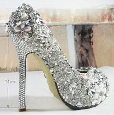 Diy Ballet Flats, Diy Wedding Shoes, Women Wedding Dress, Floral High Heels, Gorgeous Images, Bedazzled Shoes, Custom Wedding Shoes, White Bridal Shoes, Random Products