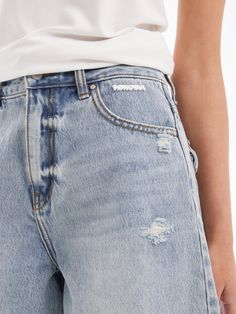 Details: Summer jeans in washed blue are so versatile!Irregular handmade raw edges on the waistband and leg.Mid-rise waist designA-line cropped shorts Materials & Care: Cotton 100% Hand wash | Dry clean Do not bleach Size & Fit: Model is 5'7", Bust 32, Waist 24, Hips 35, wearing a size S Item #: JN2DP07 Chic Business Casual, Denim Jean Dress, Summer Jeans, Short En Jean, Shirt Sale, Skirts For Sale, Jeans Dress, T Shirt Dress, Clothes For Sale