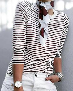 Stylish Outfits For Women Over 50, Mode Tips, 60 Fashion, Top T Shirt, Dance Choreography, Trendy Tops, Striped Long Sleeve, Look Fashion