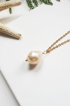 A rustic but elegant baroque pearl necklace that is perfect worn on it's own or layered with other necklace. This freshwater pearl necklace is very versatile and perfect for bother casual and formal occasions. Gold Pearl Pendant Necklace In 14k Gold Filled, Delicate Baroque Pearl Necklace With Delicate Chain, Delicate Baroque Pearl Necklace, Gold Necklace With Baroque Pearl Pendant, Baroque Pearl Drop Necklace As Gift, Baroque Pearl Chain Necklace For Gift, White Baroque Pearl Necklace With Delicate Chain, Gold Baroque Pearl Necklace With Pearl Drop, Dainty Baroque Pearl Necklace In Pearl White