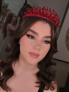 Quince Makeup Red Dress, Quince Red Makeup, Red Quince Makeup Looks Natural, Quince Makeup Red, Simple Red Makeup, Xv Makeup Ideas, Red Quince Makeup, Makeup Ideas Quinceanera, Peinados Para Xv Años