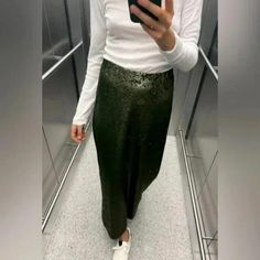 Skirt With A High Elastic Waist. Sequin Appliqus. Zara Evening Midi Skirt, Green Relaxed Fit Skirt For Night Out, Zara Green Midi Skirt, Zara Midi Skirt For Party, Zara Green Relaxed Skirt, Zara Long Pleated Skirt, Green Long Skirt For Night Out, Zara Evening Skirt, Zara Skirt For Evening