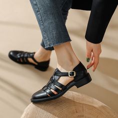 [Upper material]:cow leather[Inner material]: pig skin【Insole materialãââ€? Sheepskin【Soleãââ€? rubber sole[Heel height]: 2.5cm【Colorãââ€? black, brown【Sizeãââ€? 34-40 Summer Women Shoes, Leather Shoes For Women, Sandals Casual, Vintage Swimsuits, Low Heel Shoes, Leather Sandals Women, Silver Shoes, Pig Skin, Women Sandals