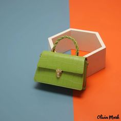 Olivia Mark - Small square package shoulder handheld magnanimous texture shoulder fashion leisure green pure color new tide women's bag Verde Color, Street Trends, Bag Light, Bird In Bag, Flap Bag, Olivia Mark, Pure Color, Small Bags, Stand Up