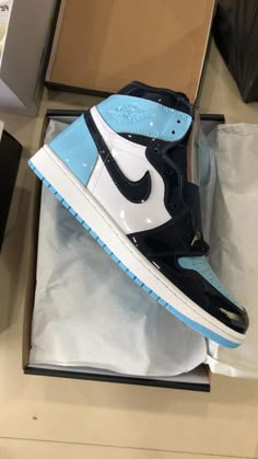 Air Jordan 1 Retro High UNC Chill Blue Nike Shoes Air Force, All Nike Shoes, Nike Air Jordans