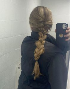 Braided Hairstyles Hair Up, Cute French Plait Hairstyles, Plat Ideas For Hair, Hair Up Plait, Off Scalp Plaits, Hair Up School Hairstyles, Cute Plats Hairstyles, Different Plaits Hairstyles, Platt Hair Styles