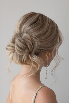 EASY UPDO WEDDING HAIRSTYLE FOR LONG HAIR - Alex Gaboury Bridesmaid Hair Inspo, Bridemaids Hairstyles, Cute Prom Hairstyles, Messy Hair Updo, Guest Hair, Bridesmaid Hair Makeup, Ball Hairstyles