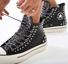 Diy Ripped Jeans, Custom Shoes Diy, Punk Shoes, Painted Sneakers, Creative Shoes, Studded Sneakers, Diy Fashion Accessories