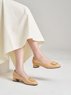 Hailey is a handmade shoe brand that prioritizes a comfortable fit that can be worn anytime, anywhere.- Soft and durable cow leather used- Diagonal heel shape for a stable fit- Metal decoration as a point- Comfortable to wear Handmade Shoes, Metal Decor, Cow Leather, Shoe Brands, Cow, Comfort Fit, Pumps, Heels, Leather