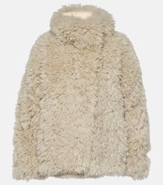 White Faux Fur Jacket, Black Ski Jacket, Quilt Jacket, White Fur, Apres Ski, Faux Fur Jacket, Ski Wear, Ski Jacket, Fur Jacket